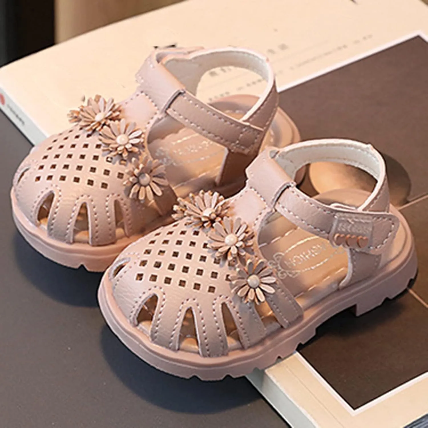 Baby Flat Sole Foot Warmer Baby Sandals Fashion Flat Soft Walking Shoes Soft Bottom Baby Walking Sandals for 0 to