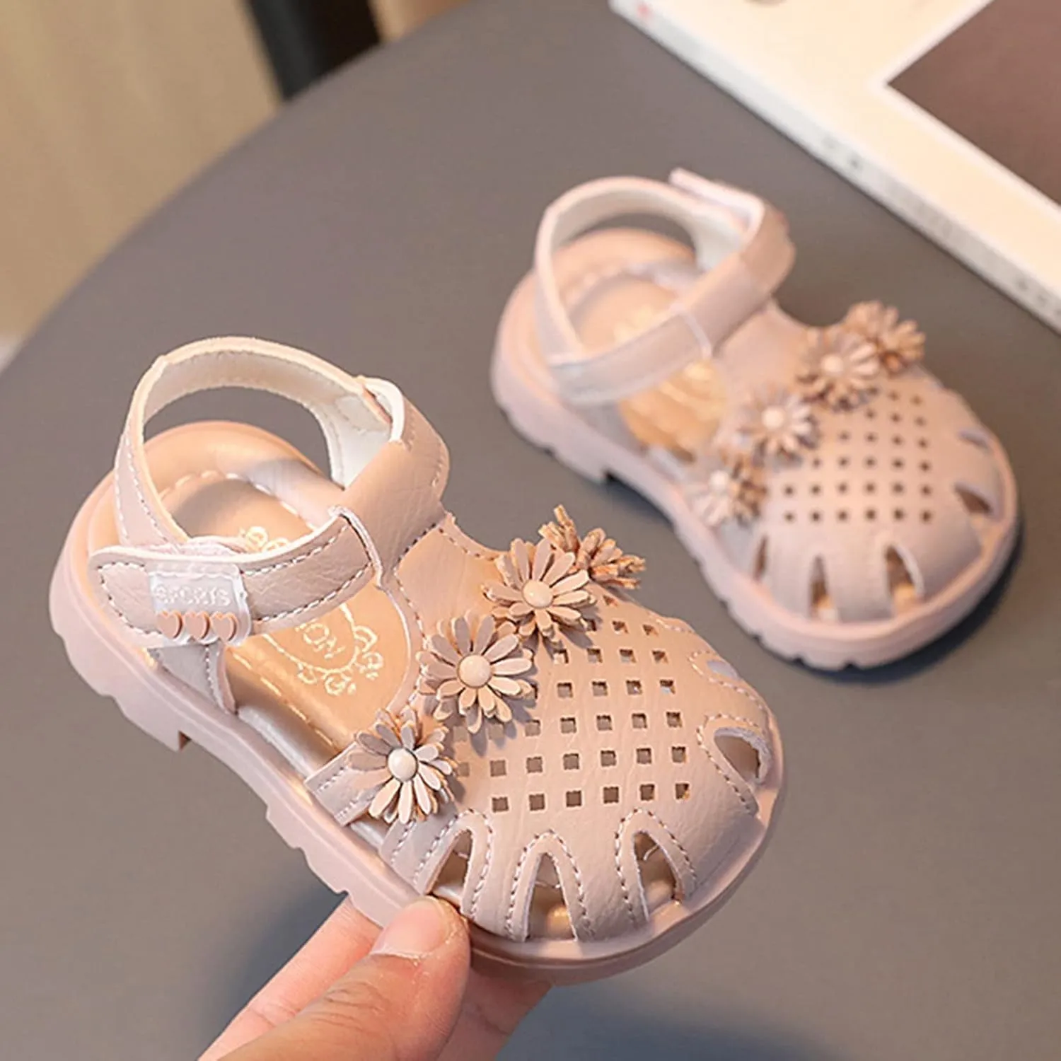 Baby Flat Sole Foot Warmer Baby Sandals Fashion Flat Soft Walking Shoes Soft Bottom Baby Walking Sandals for 0 to