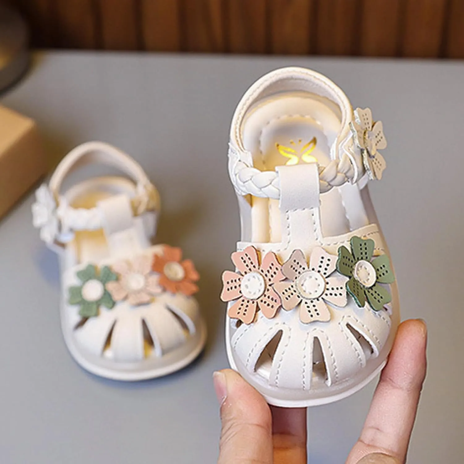 Baby Girls Light Up Sandals Infant Flower Closed Toe Soft Sole Princess Dress Flats Toddler First Walkers Crib Dress Shoes