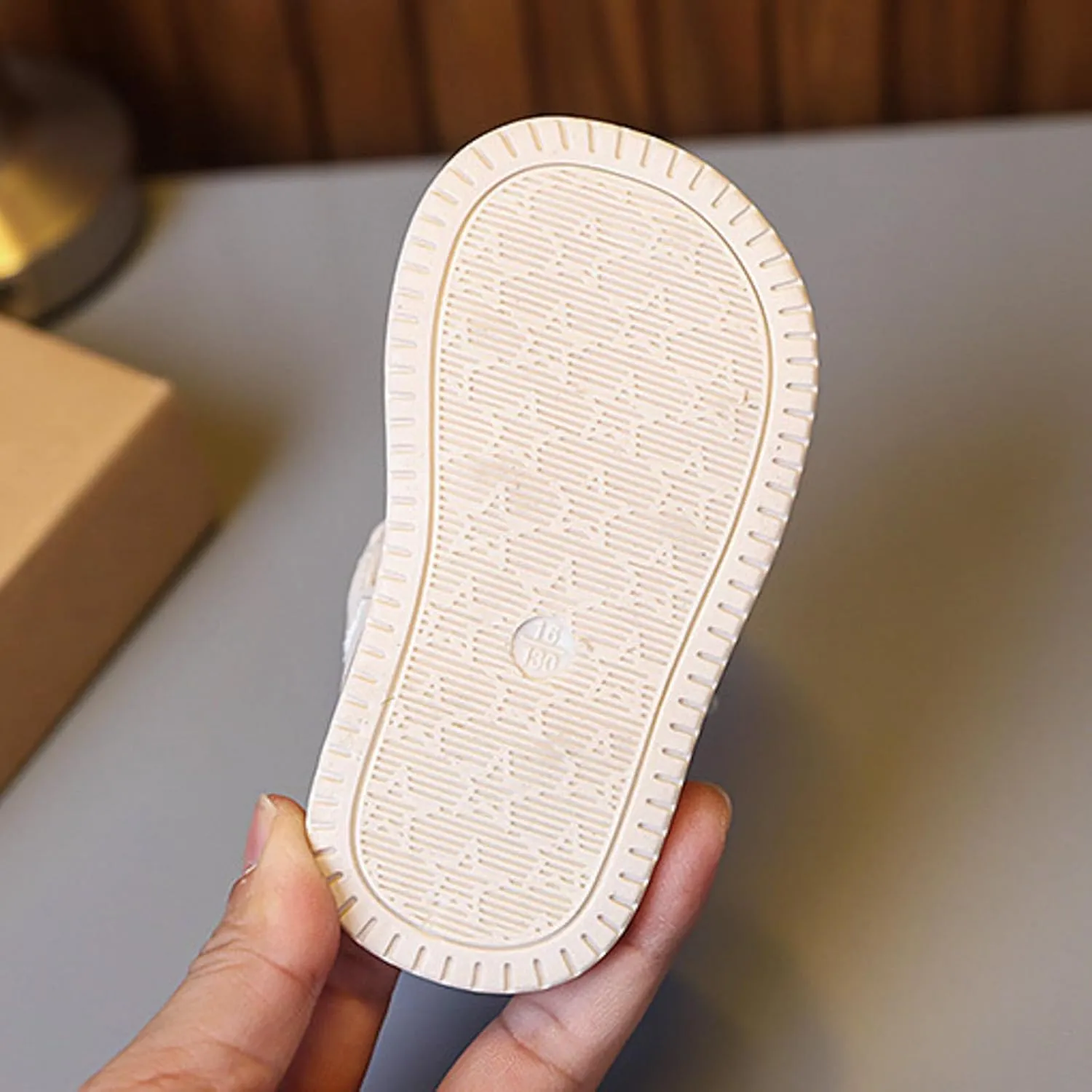 Baby Girls Light Up Sandals Infant Flower Closed Toe Soft Sole Princess Dress Flats Toddler First Walkers Crib Dress Shoes