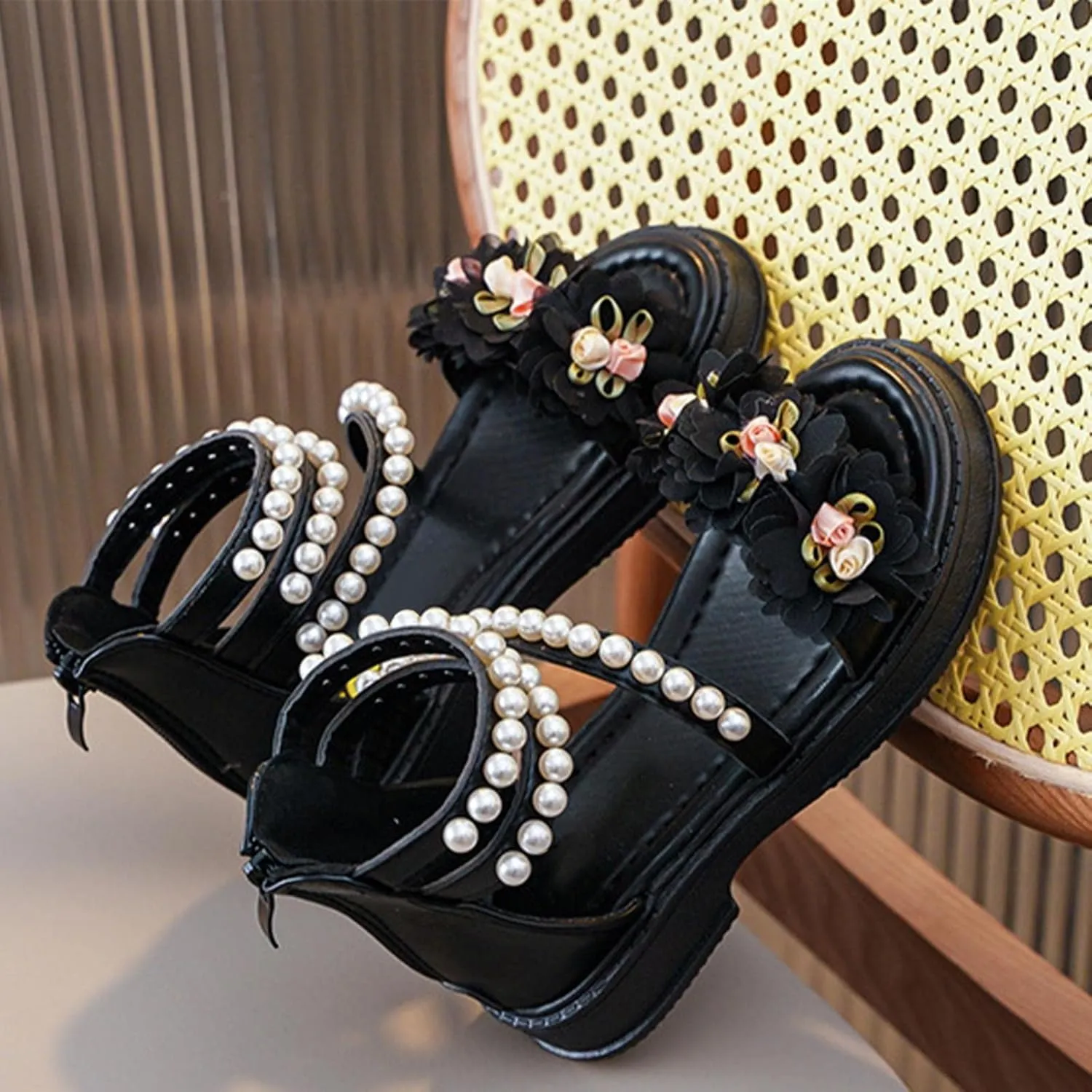 Girls Gladiator Strap Sandals Baby Kids Soft Sole Pearl Strap Flower Shoes Open Toe Low Heel Rhinestone Princess Flats